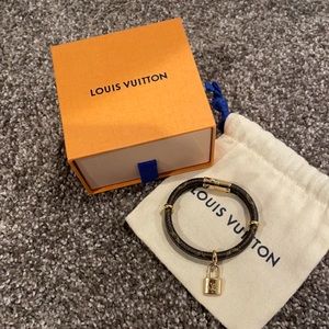 LOUIS VUITTON Keep it twice monogram bracelet
